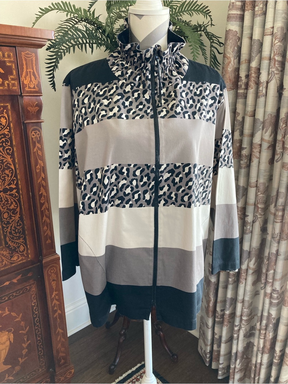 Women's Caroline Rose Leopard Print Zip Jacket w/ Pockets Black Gray White 2XL